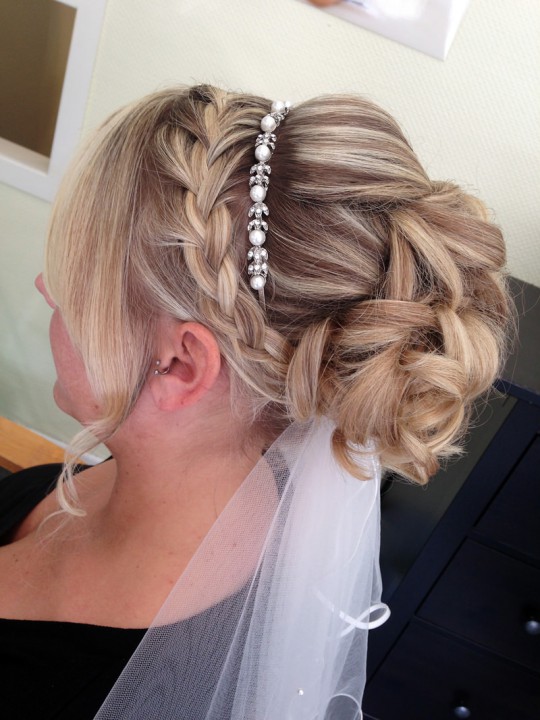 Hochzeit Und Brautfrisuren Sowie Make Up Komplettes Hochzeit Styling Salon Haar Aktuell Gelsenkirchen